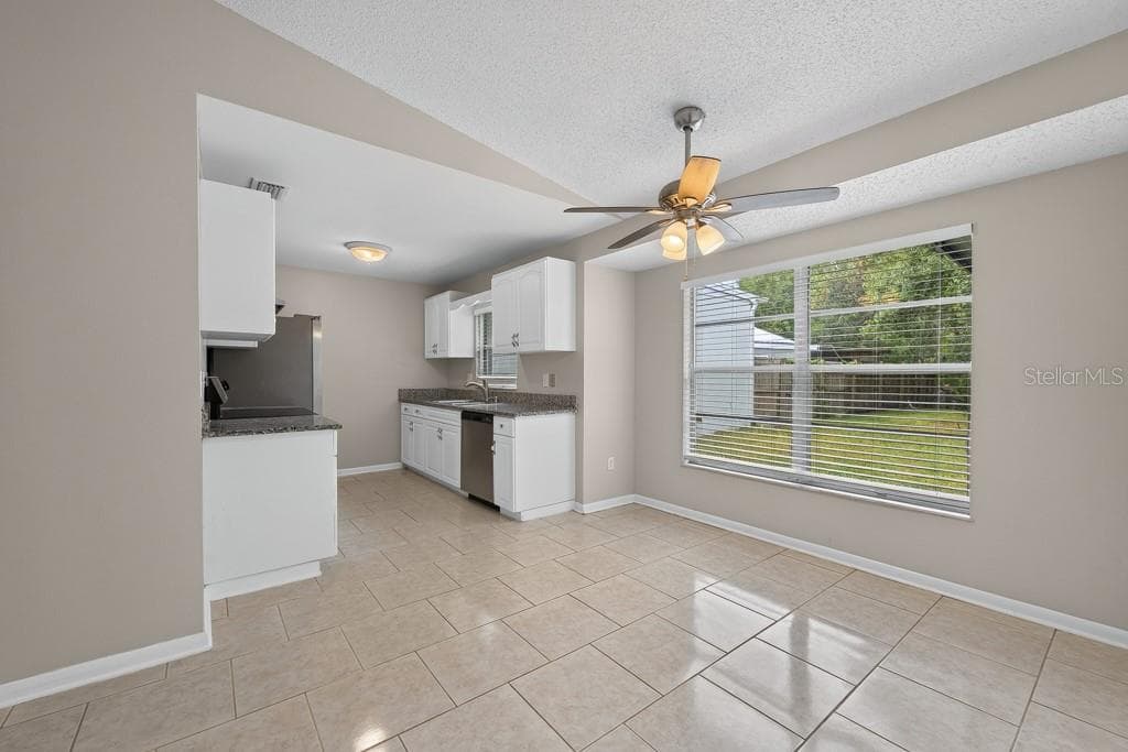 Single Family Residence at 1219 MOHRLAKE DR, BRANDON, photo 9 of 53