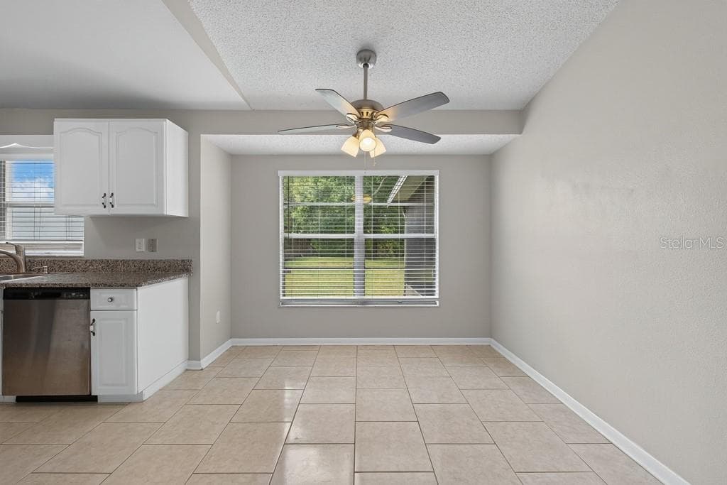 Single Family Residence at 1219 MOHRLAKE DR, BRANDON, photo 10 of 53
