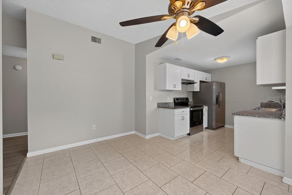 Single Family Residence at 1219 MOHRLAKE DR, BRANDON, photo 11 of 53