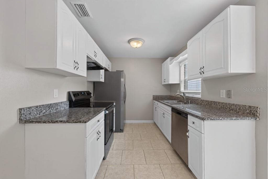 Single Family Residence at 1219 MOHRLAKE DR, BRANDON, photo 13 of 53