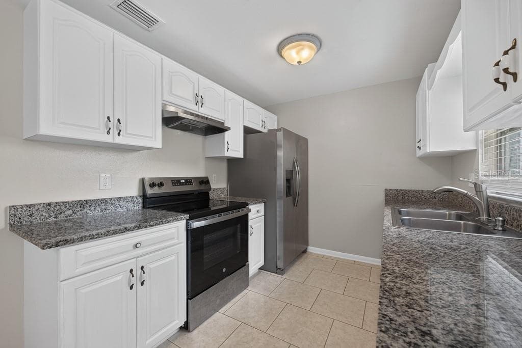 Single Family Residence at 1219 MOHRLAKE DR, BRANDON, photo 15 of 53