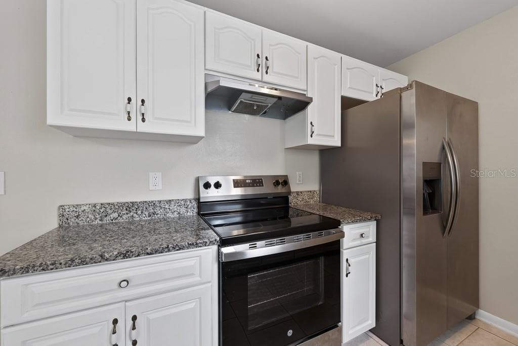 Single Family Residence at 1219 MOHRLAKE DR, BRANDON, photo 16 of 53