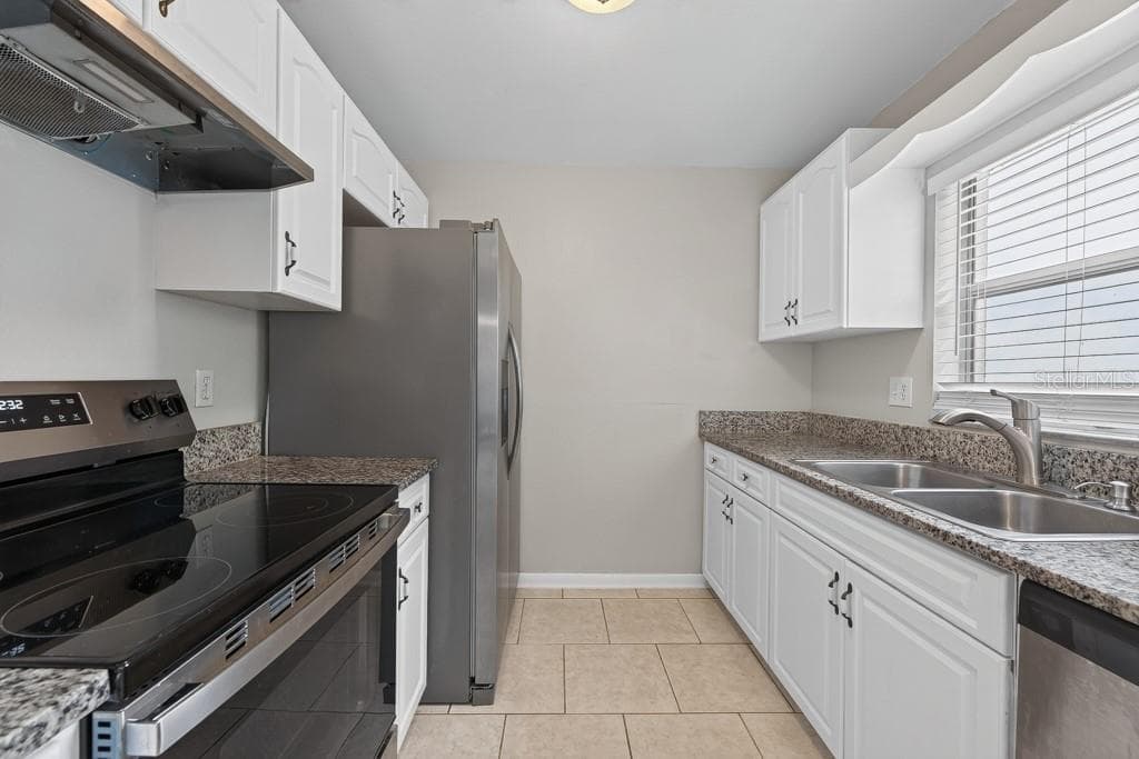 Single Family Residence at 1219 MOHRLAKE DR, BRANDON, photo 18 of 53