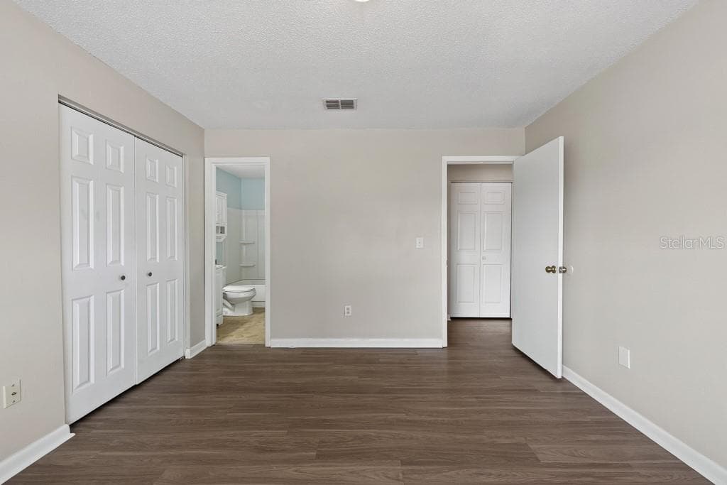 Single Family Residence at 1219 MOHRLAKE DR, BRANDON, photo 22 of 53