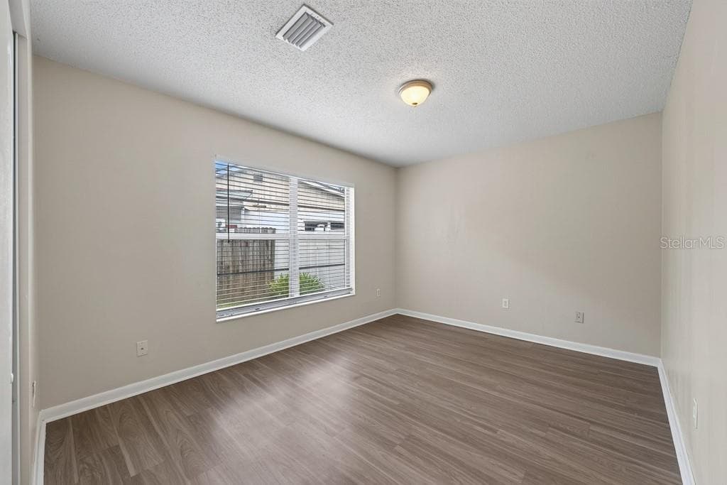 Single Family Residence at 1219 MOHRLAKE DR, BRANDON, photo 25 of 53