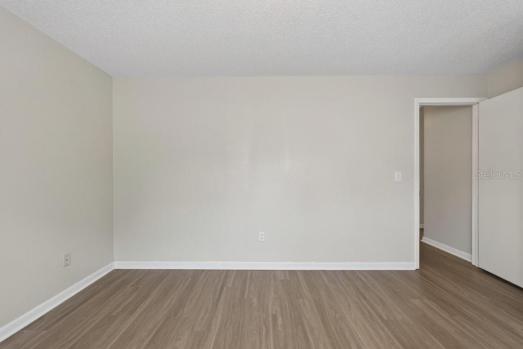 Single Family Residence at 1219 MOHRLAKE DR, BRANDON, photo 27 of 53