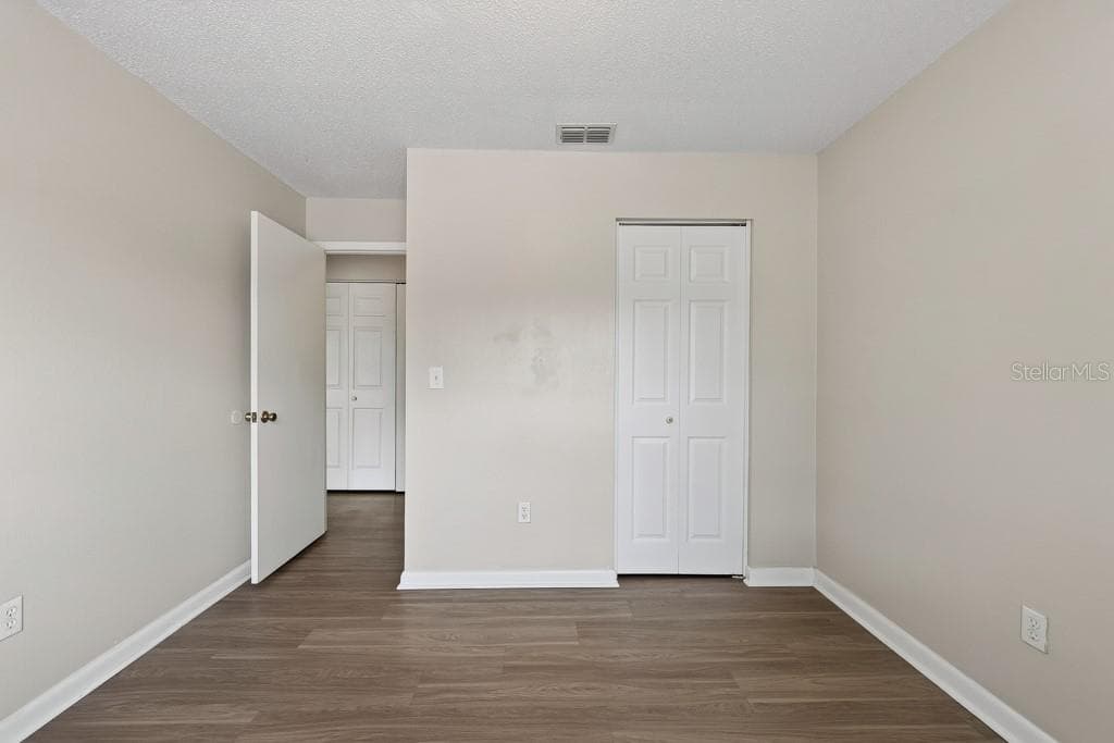 Single Family Residence at 1219 MOHRLAKE DR, BRANDON, photo 29 of 53