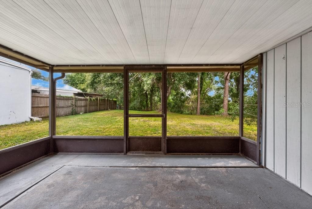 Single Family Residence at 1219 MOHRLAKE DR, BRANDON, photo 33 of 53