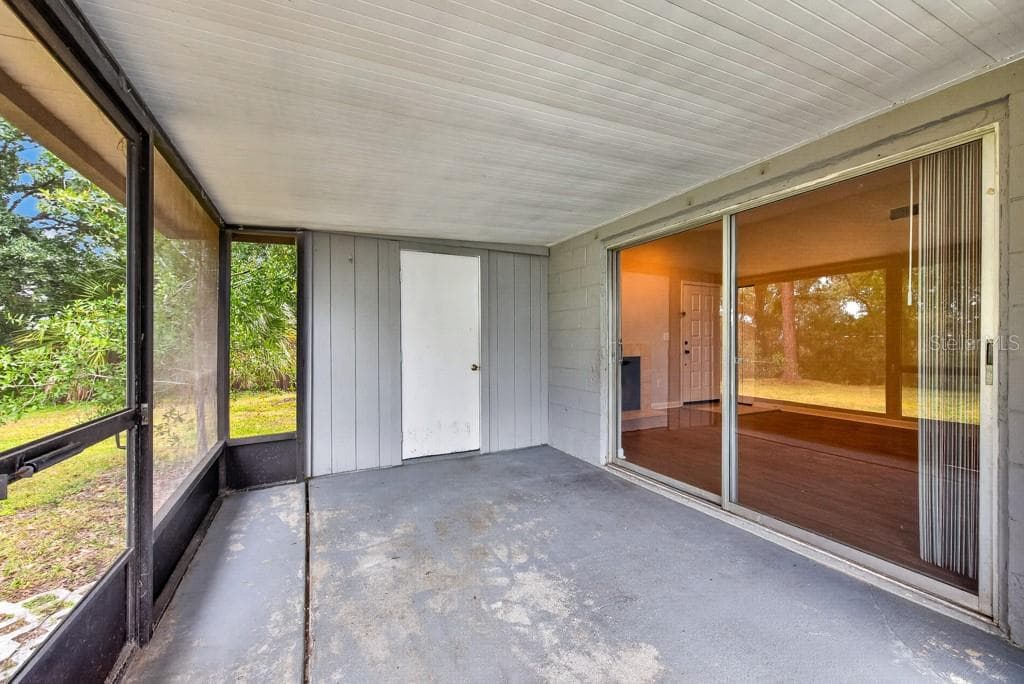 Single Family Residence at 1219 MOHRLAKE DR, BRANDON, photo 35 of 53