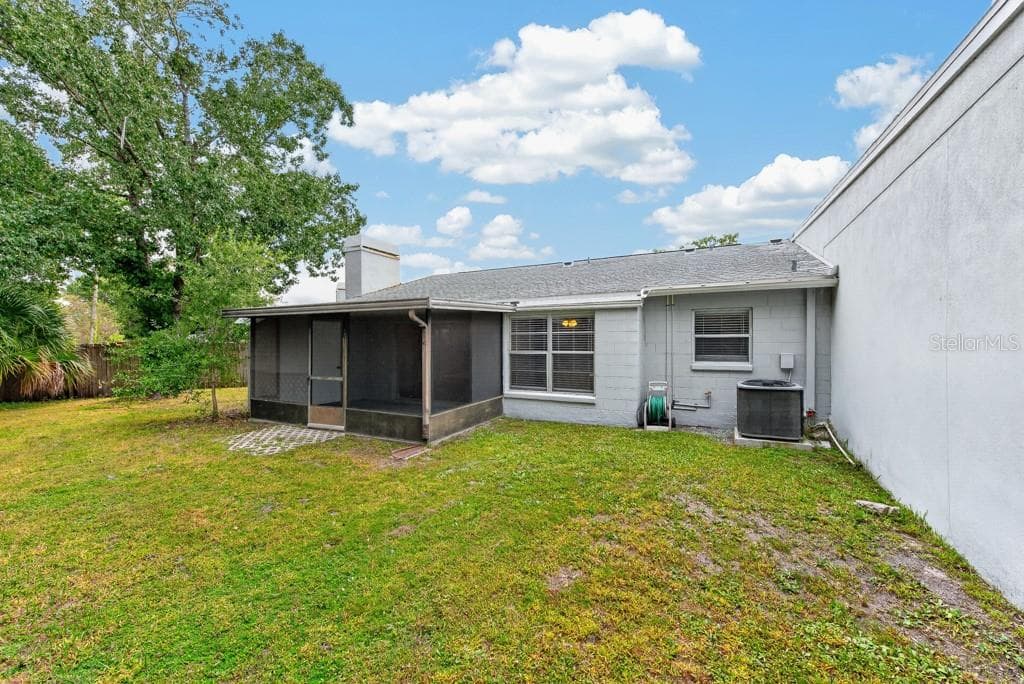 Single Family Residence at 1219 MOHRLAKE DR, BRANDON, photo 38 of 53
