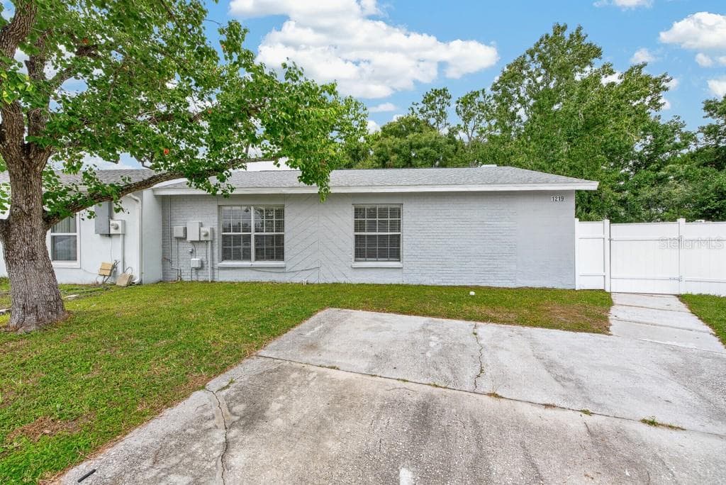 Single Family Residence at 1219 MOHRLAKE DR, BRANDON, photo 44 of 53
