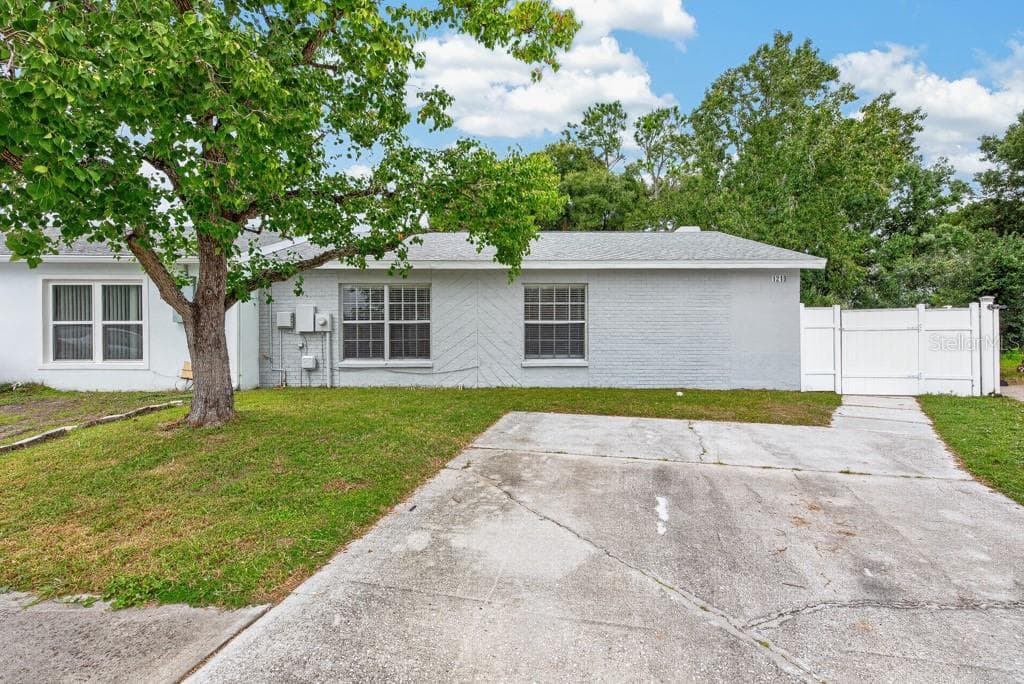 Single Family Residence at 1219 MOHRLAKE DR, BRANDON, photo 45 of 53