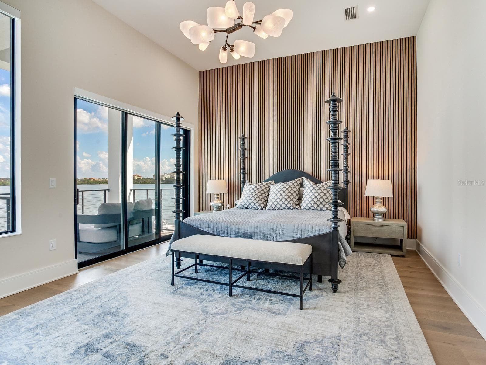 Master Bedroom - 836 BAY POINT DR, MADEIRA BEACH