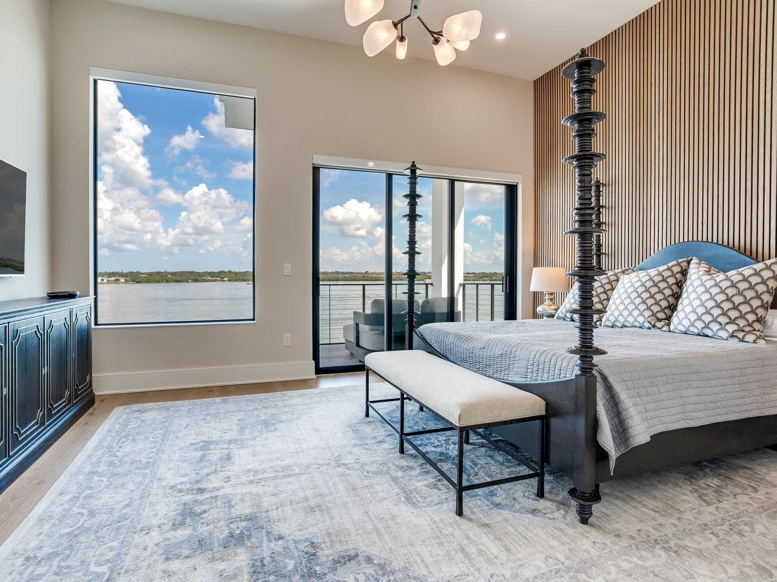 Master Bedroom - 836 BAY POINT DR, MADEIRA BEACH