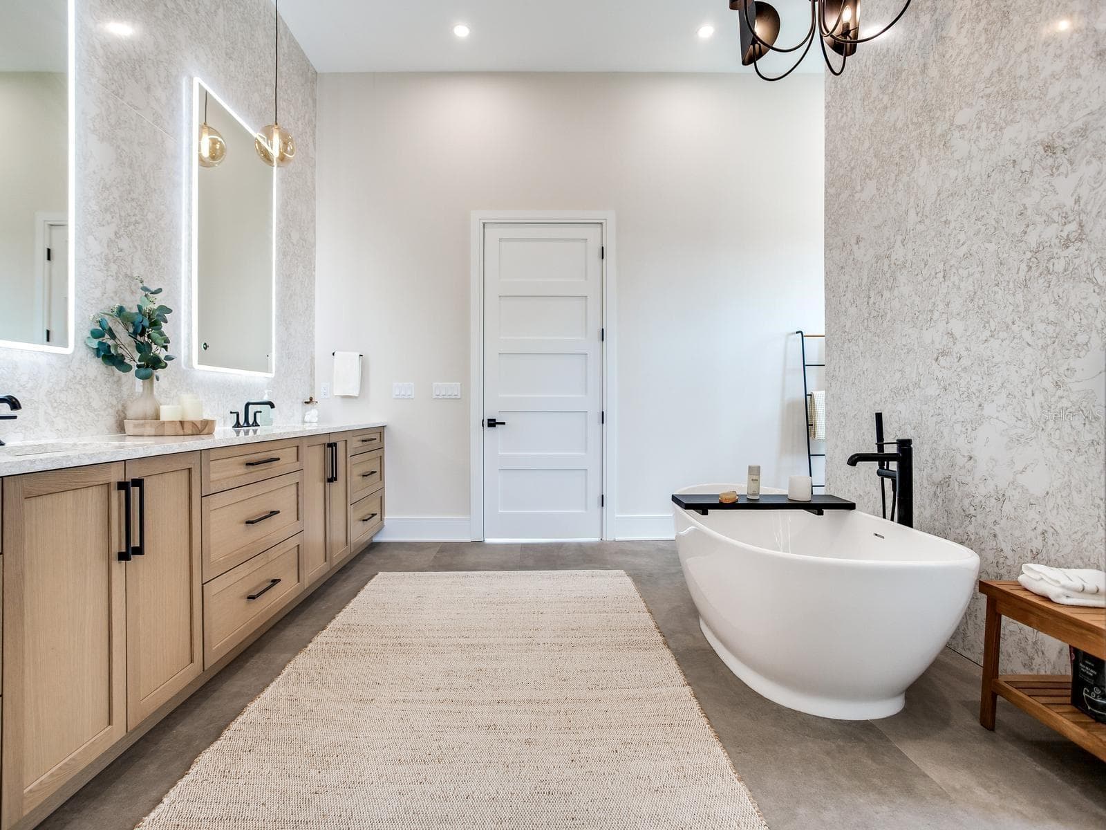Master En Suite Bath - 836 BAY POINT DR, MADEIRA BEACH
