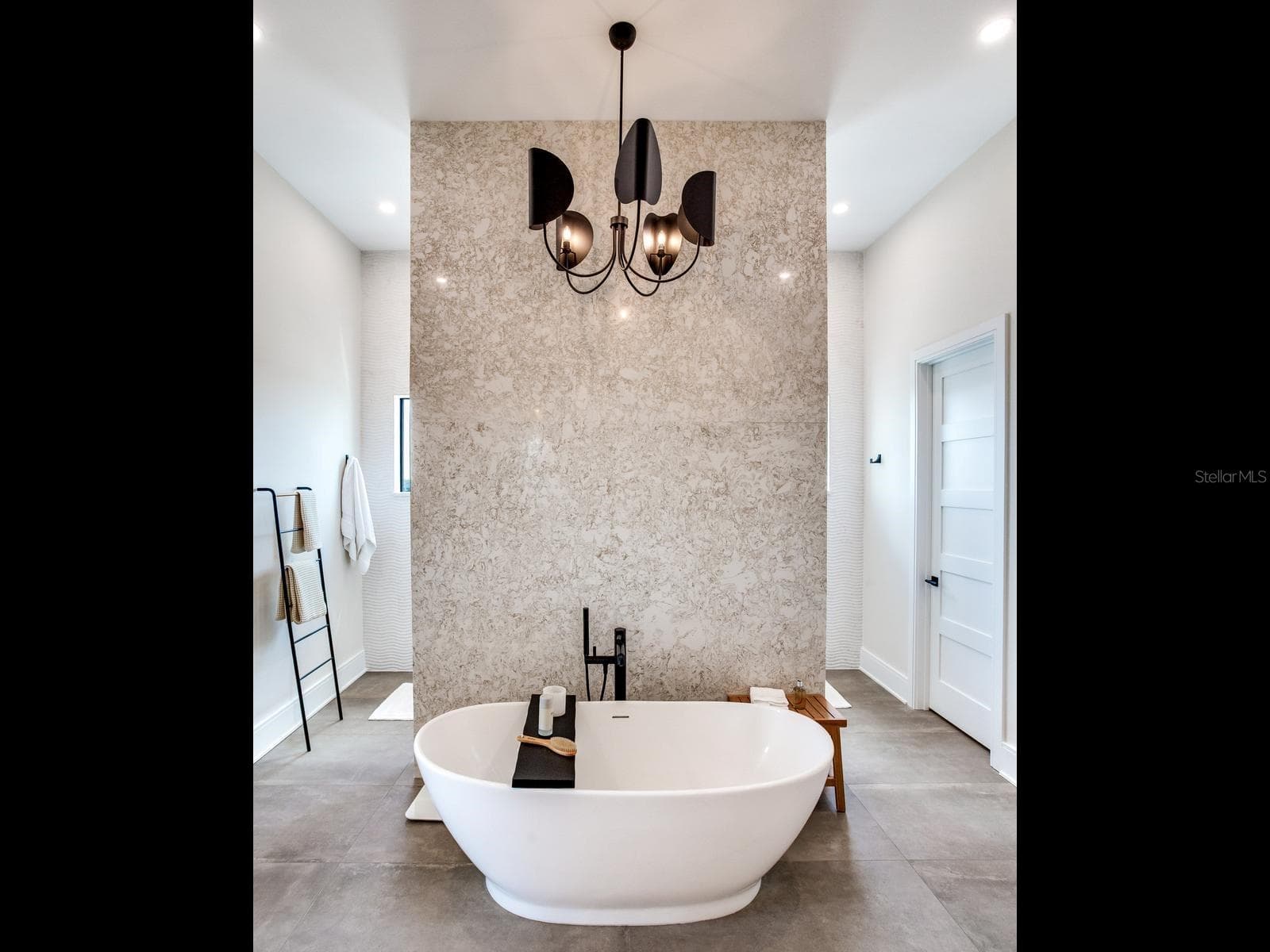 Master En Suite Bath - 836 BAY POINT DR, MADEIRA BEACH