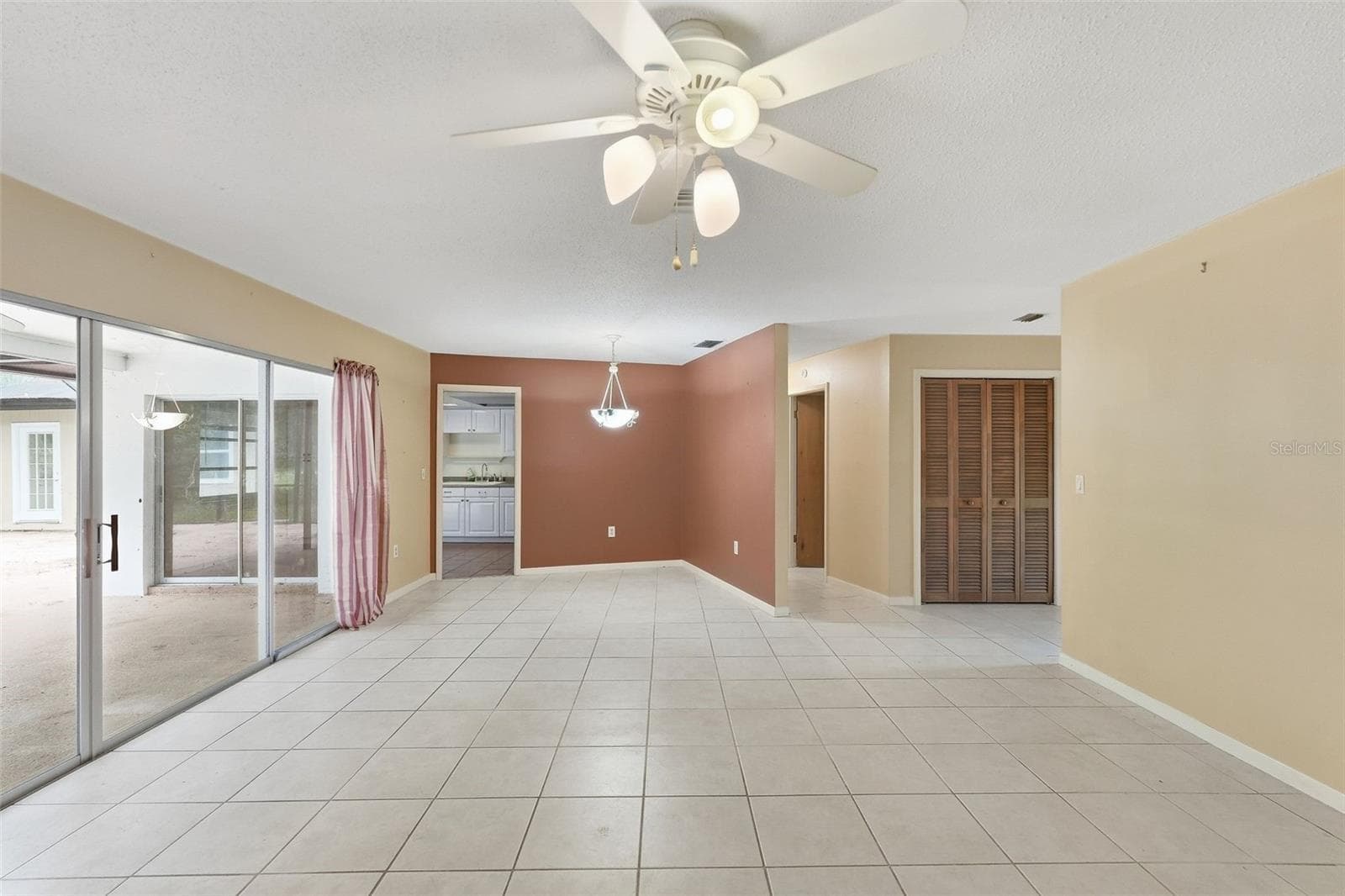 Single Family Residence at 1411 52 ST E, PALMETTO, photo 8 of 38