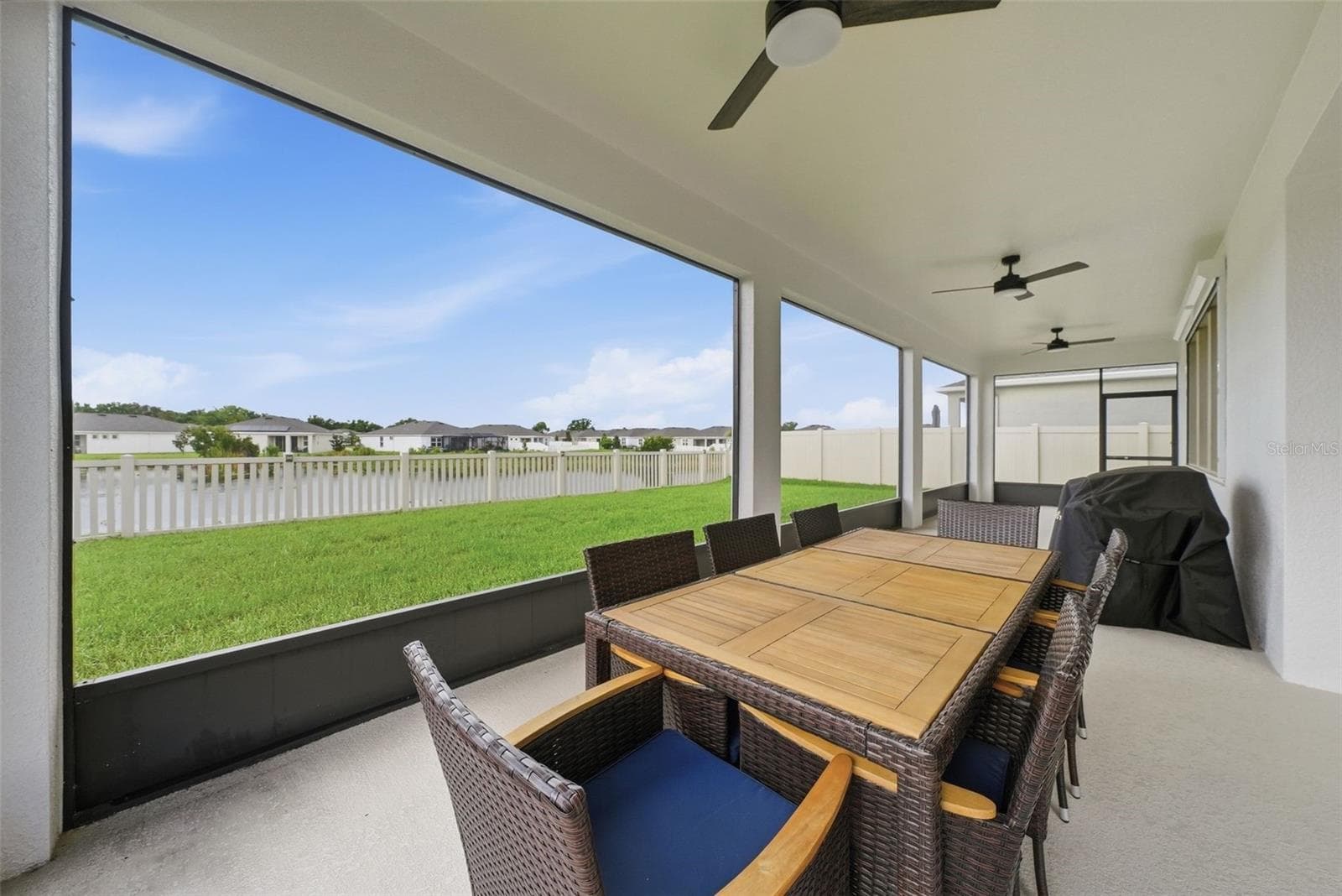 Large Covered Screened Lanai - 11727 TETRAFIN DR, RIVERVIEW
