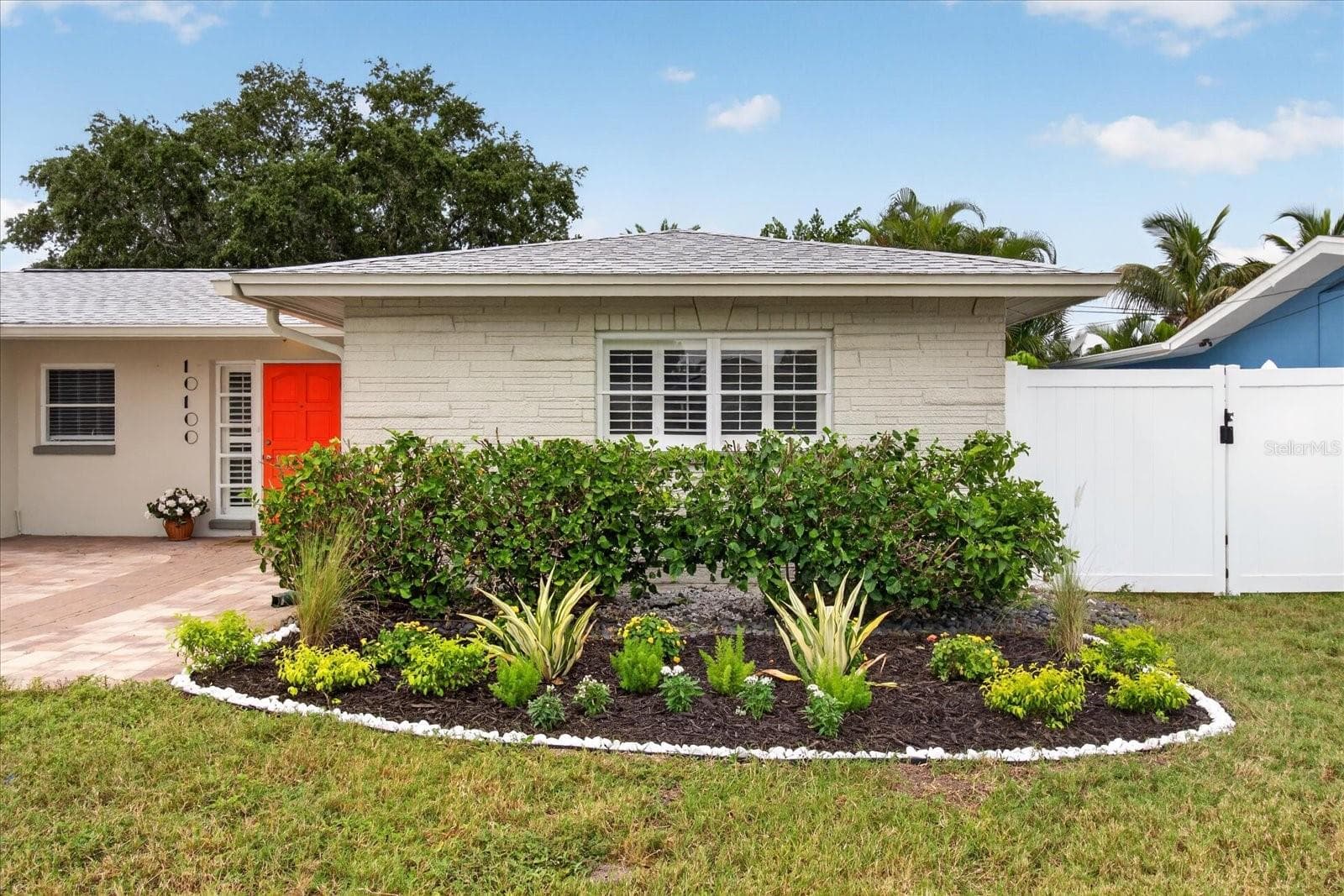 Single Family Residence at 10100 PARADISE BLVD, TREASURE ISLAND, photo 4 of 48