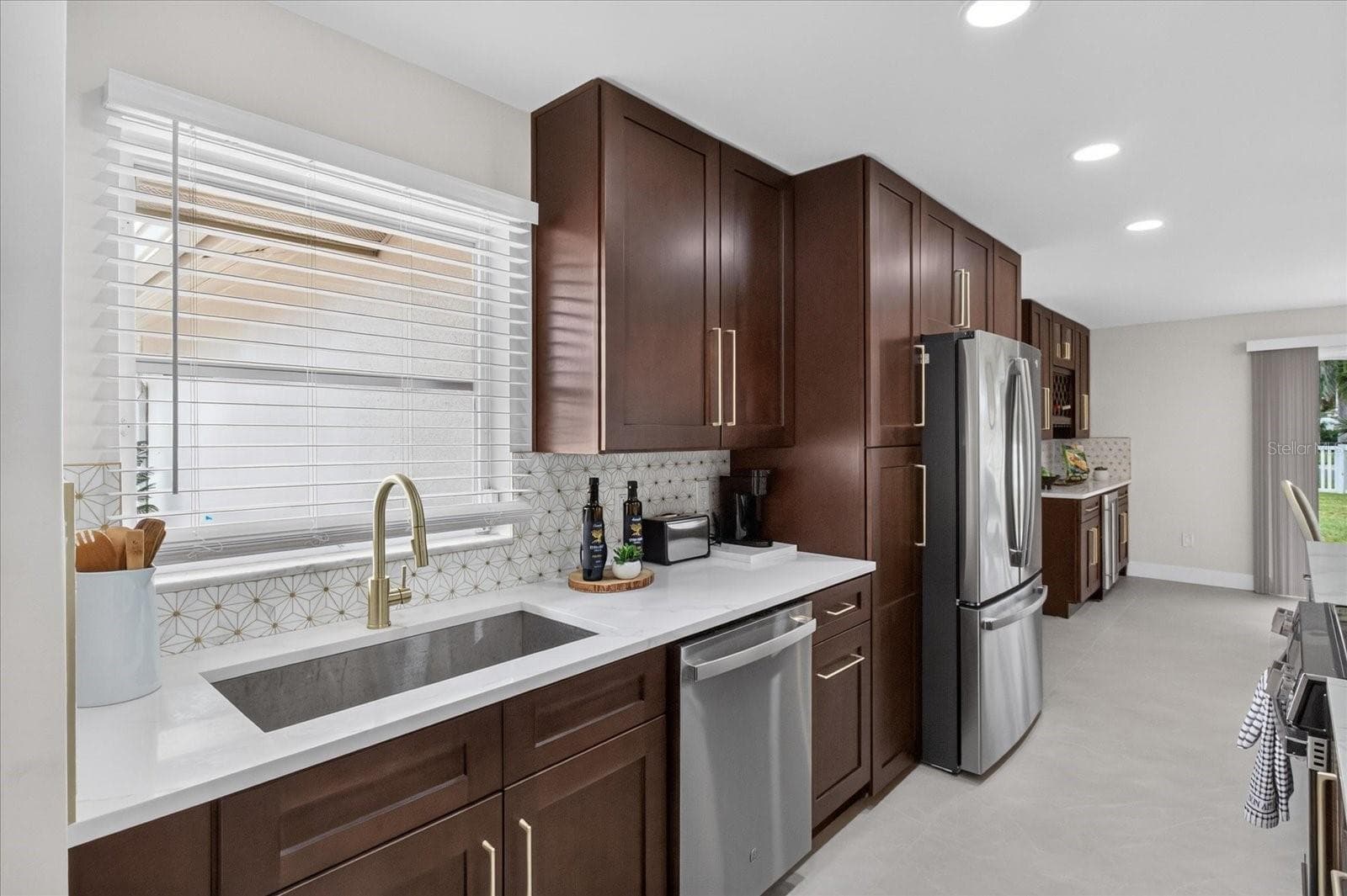 Single Family Residence at 10100 PARADISE BLVD, TREASURE ISLAND, photo 8 of 48