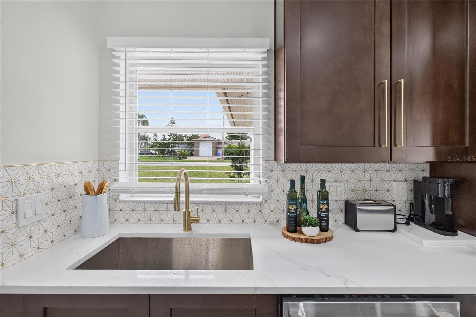 Single Family Residence at 10100 PARADISE BLVD, TREASURE ISLAND, photo 9 of 48