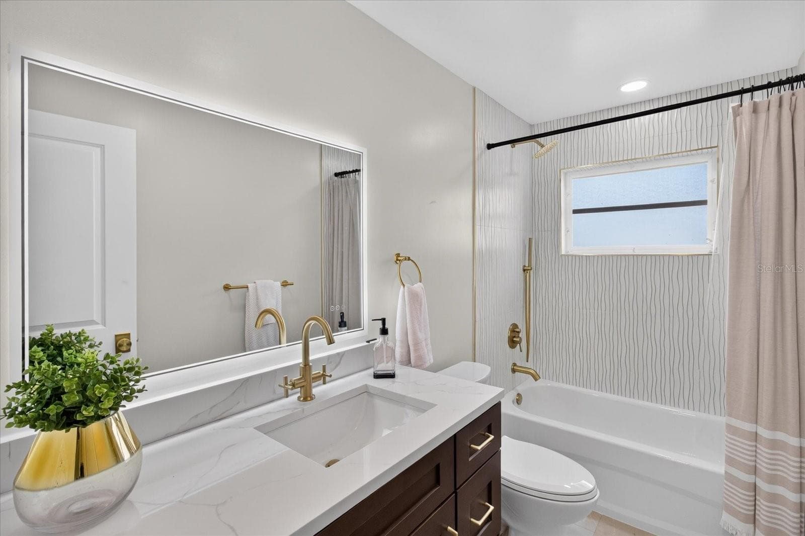 Single Family Residence at 10100 PARADISE BLVD, TREASURE ISLAND, photo 35 of 48