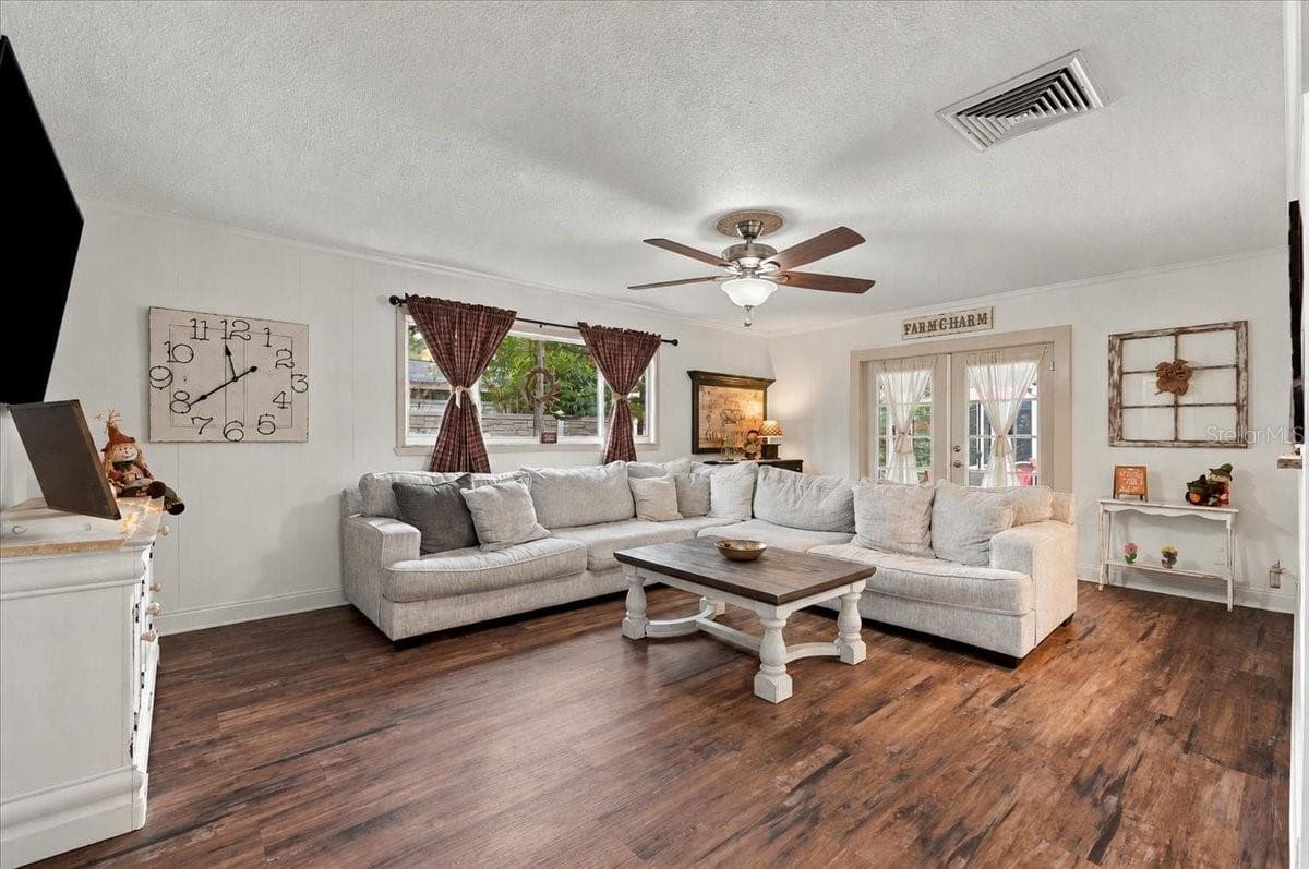 Family Room - 520 DON EL ST, LAKELAND