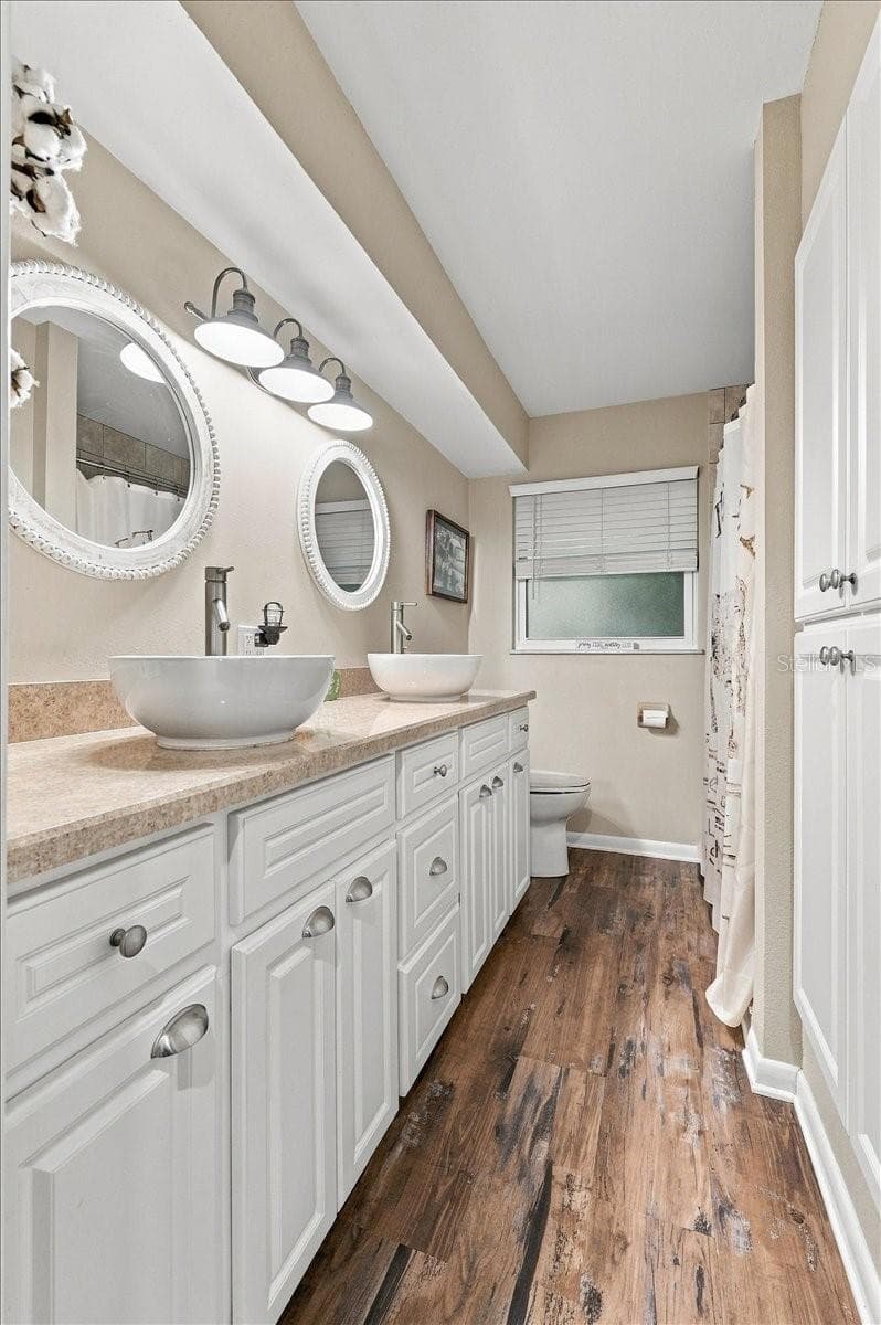 Downstairs bath - 520 DON EL ST, LAKELAND