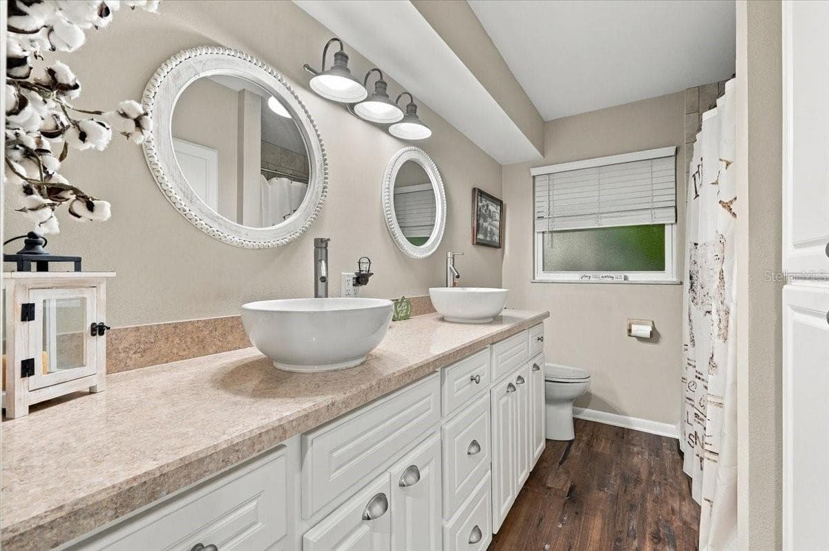 Downstairs bath - 520 DON EL ST, LAKELAND