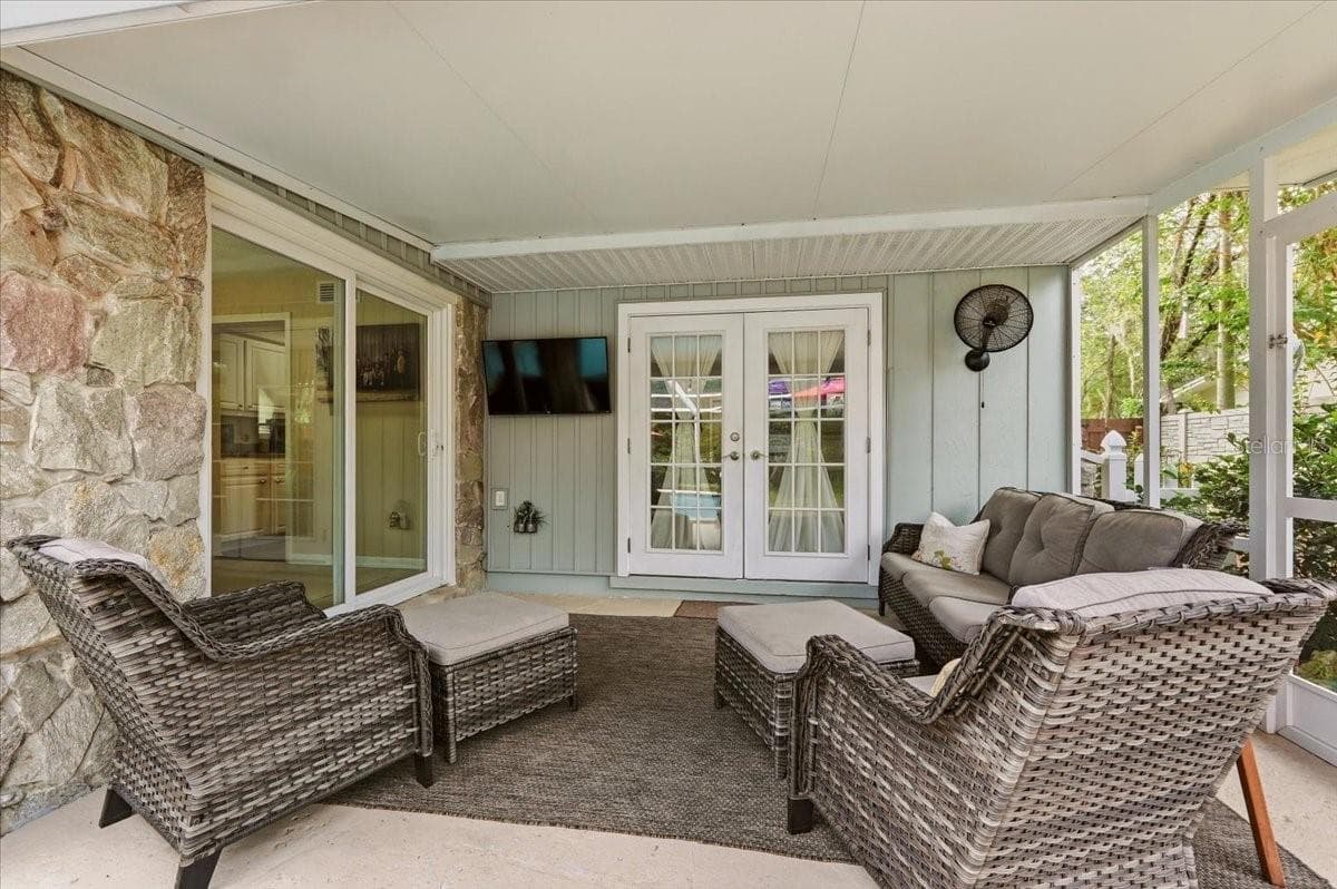 Screened back patio - 520 DON EL ST, LAKELAND