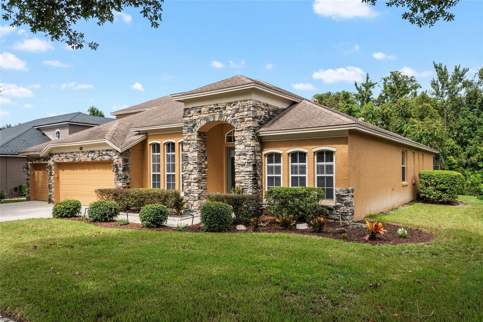 Single Family Residence at 2712 ALOMA OAKS DR, OVIEDO, photo 2 of 71