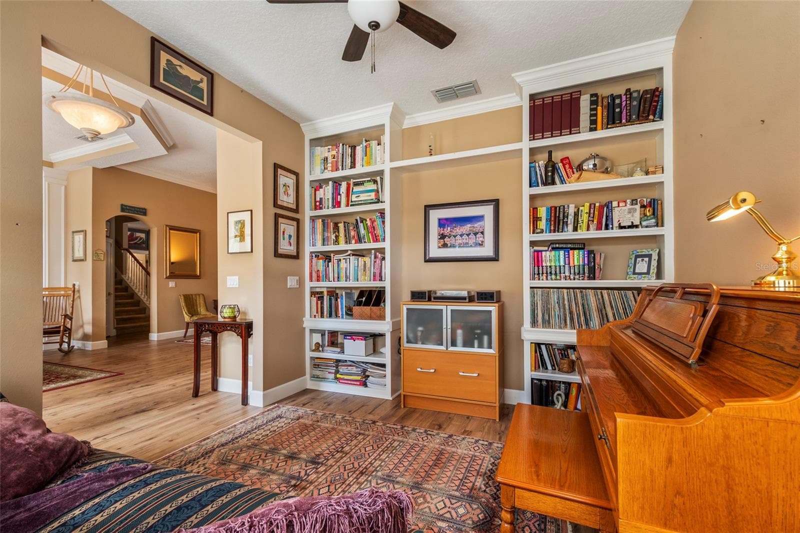 Dedicated Office/Den with Built In Shelving - 2712 ALOMA OAKS DR, OVIEDO