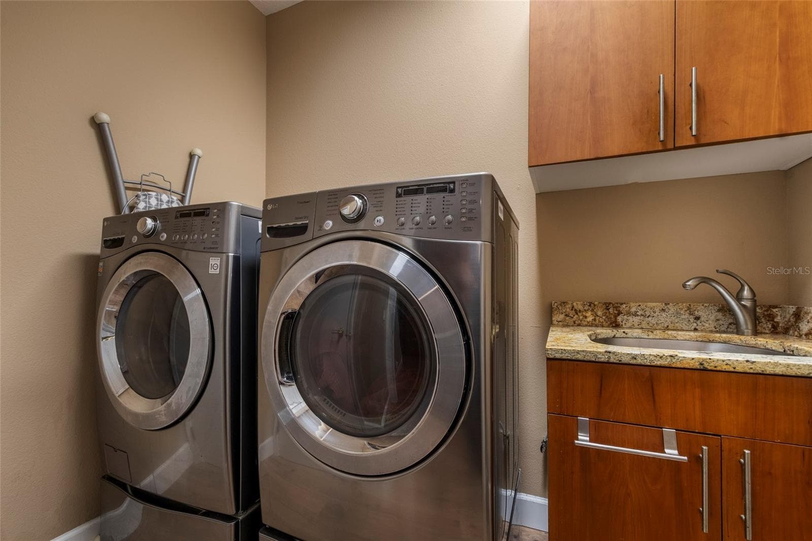 Inside Utility Room equipped with sink - 2712 ALOMA OAKS DR, OVIEDO