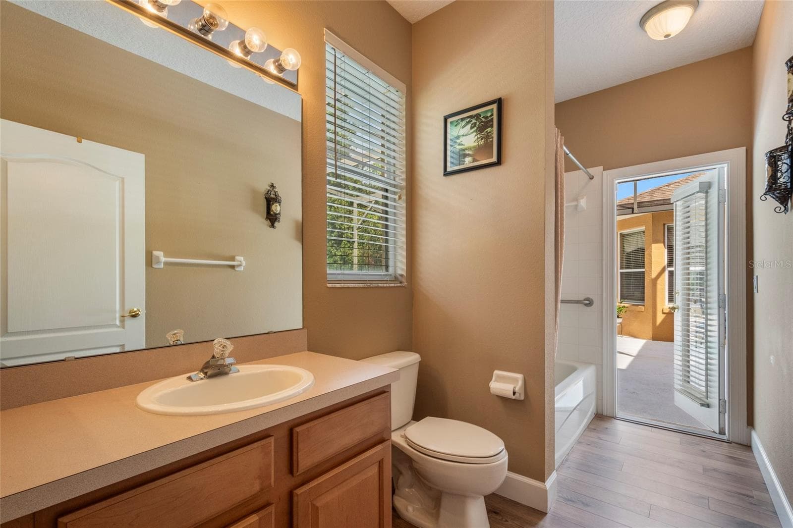 Pool Bath - Bath 2 Large Vanity with Tub-Shower Combo - 2712 ALOMA OAKS DR, OVIEDO
