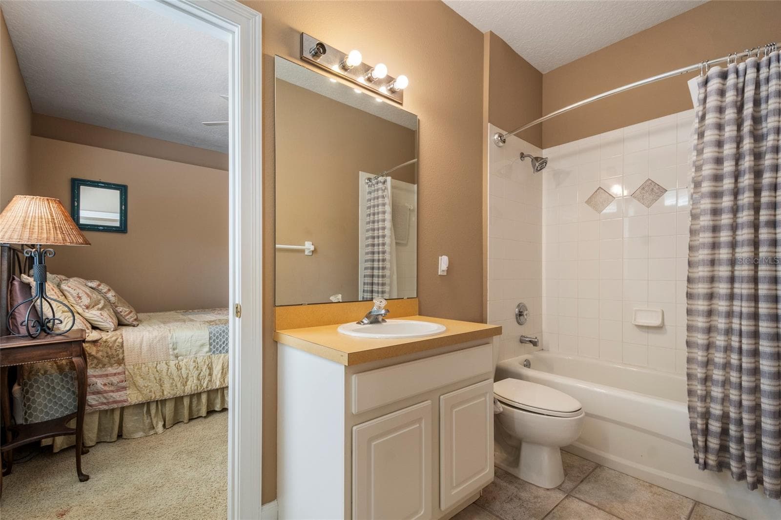 Jack & Jill Bath - 3rd Bathroom - 2712 ALOMA OAKS DR, OVIEDO