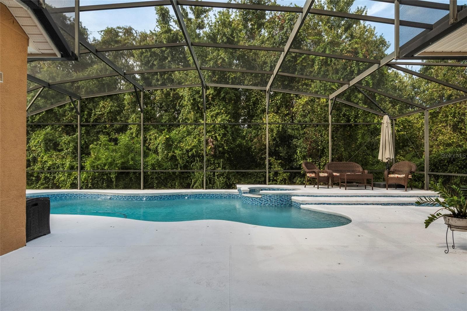Nature is your rear neighbors on the conservation area for additional privacy. - 2712 ALOMA OAKS DR, OVIEDO