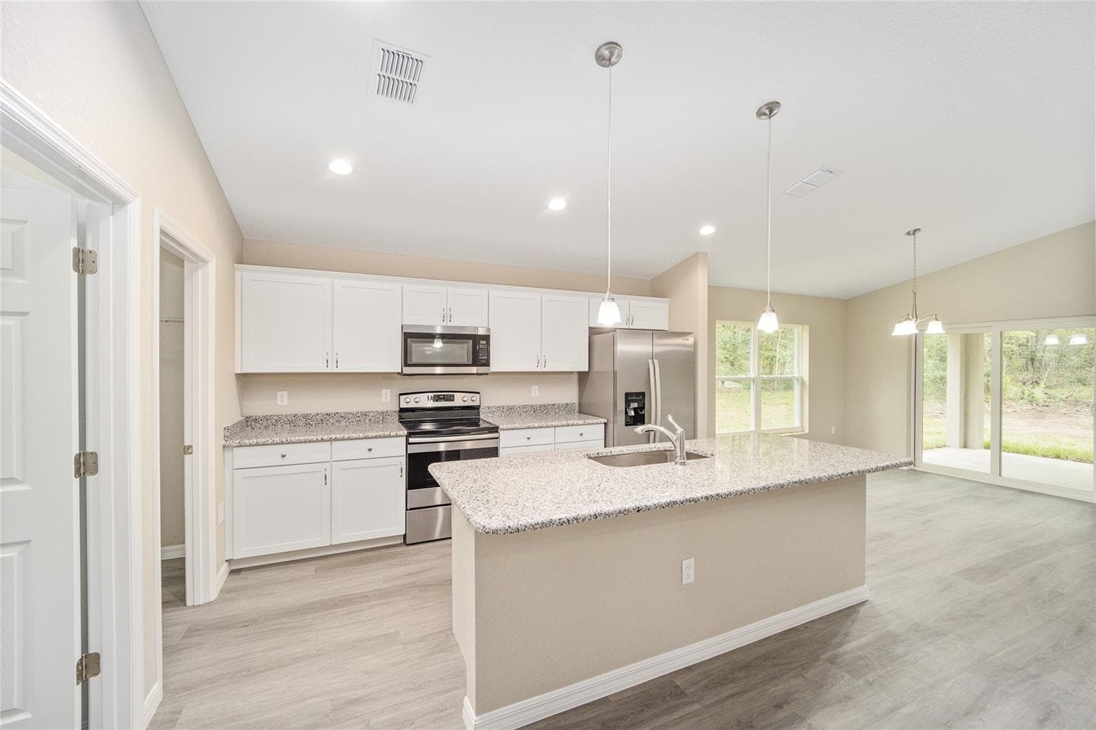 Single Family Residence at 19447 SW 98TH PLACE RD, DUNNELLON, photo 8 of 43