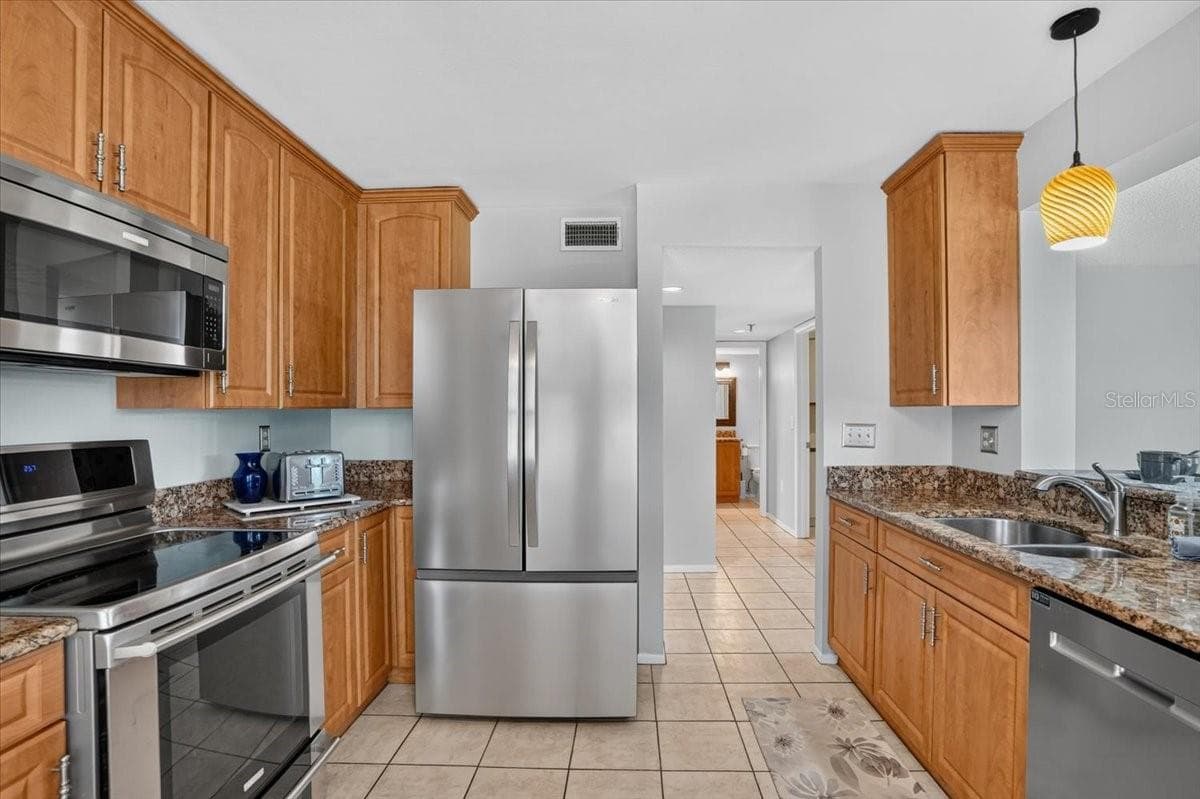 Condominium at 4570 PINEBROOK CIR #208, BRADENTON, photo 9 of 30