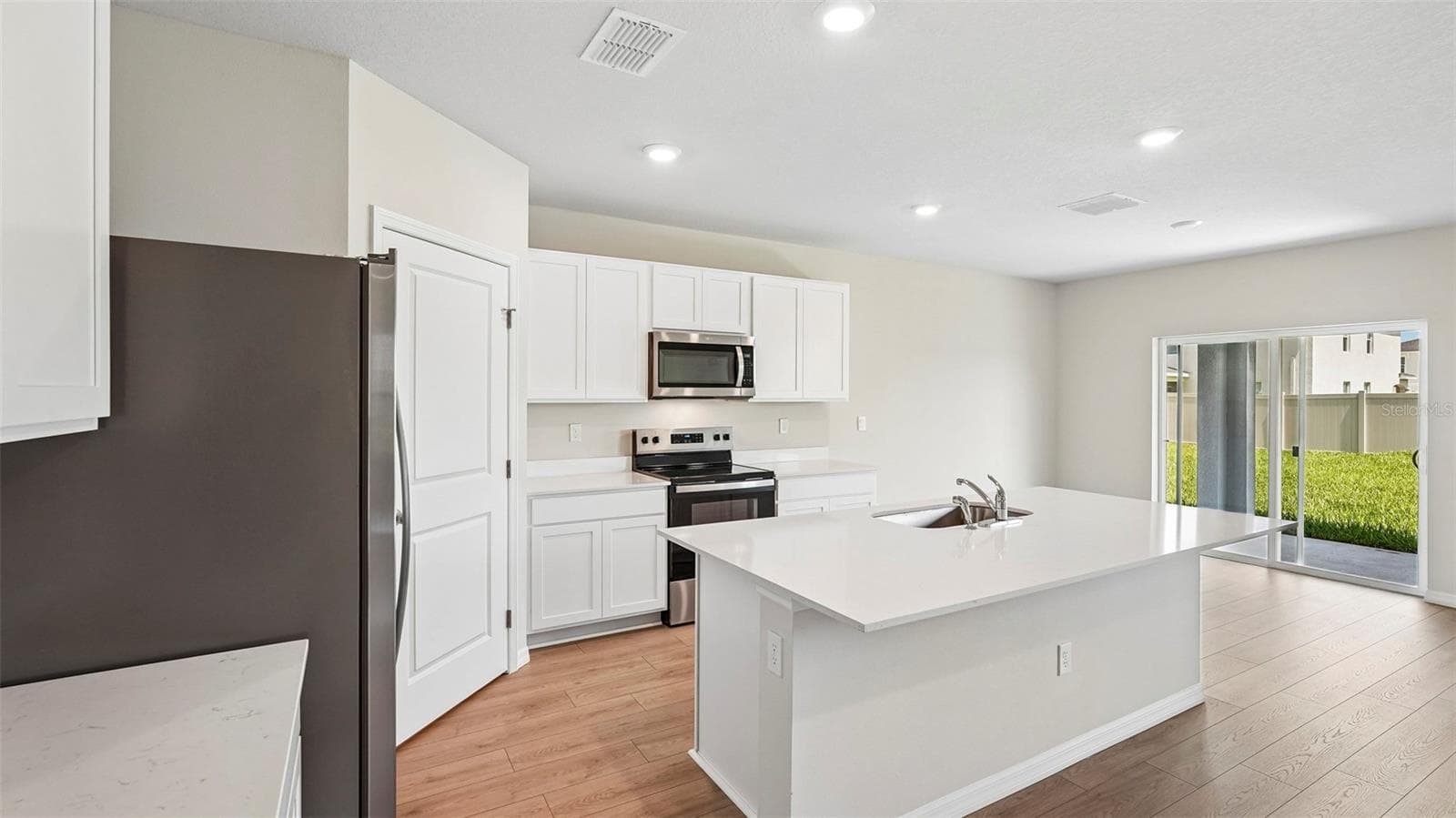 Single Family Residence at 11912 MOUNTAIN ISLAND TRL, PARRISH, photo 3 of 47