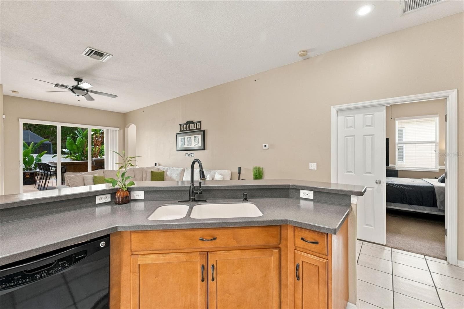 Single Family Residence at 35136 DEERFIELD OAKS DR, ZEPHYRHILLS, photo 12 of 52