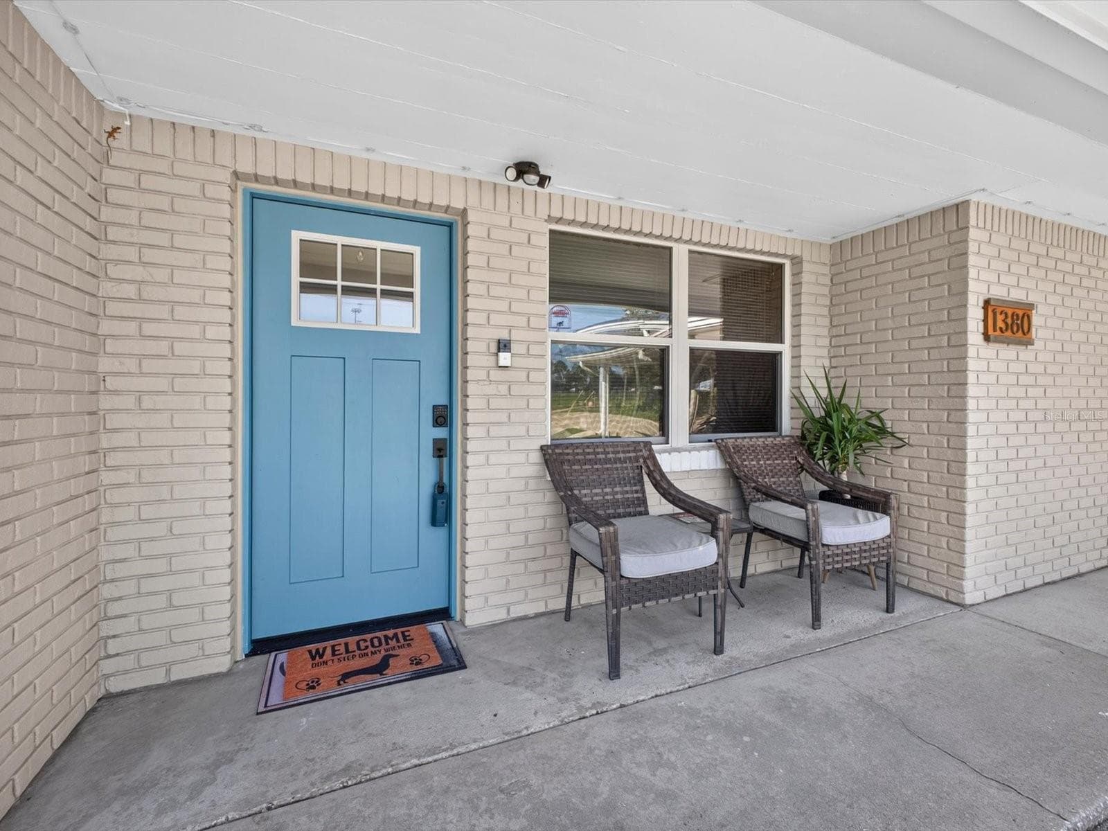 front entrance - 1380 EAGLE AVE E, EAGLE LAKE