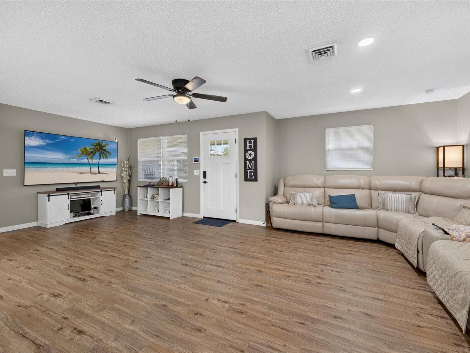 great room - 1380 EAGLE AVE E, EAGLE LAKE