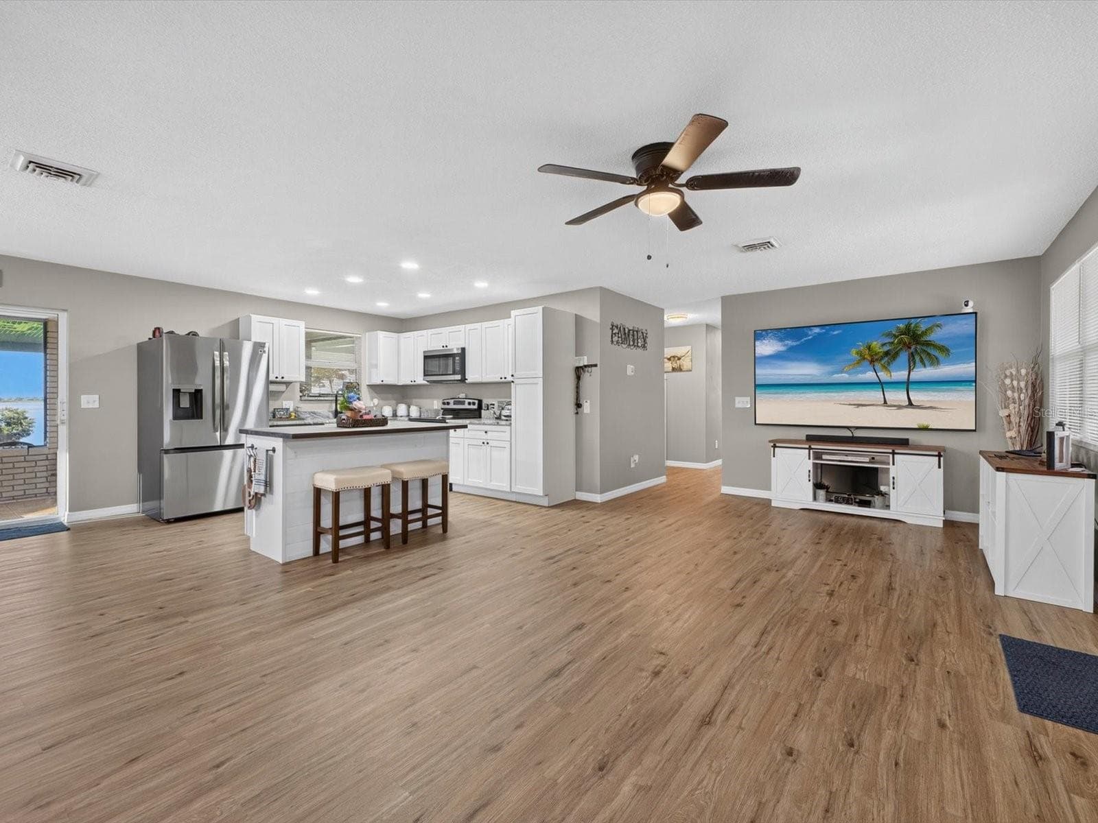 view of great room and kitchen - 1380 EAGLE AVE E, EAGLE LAKE