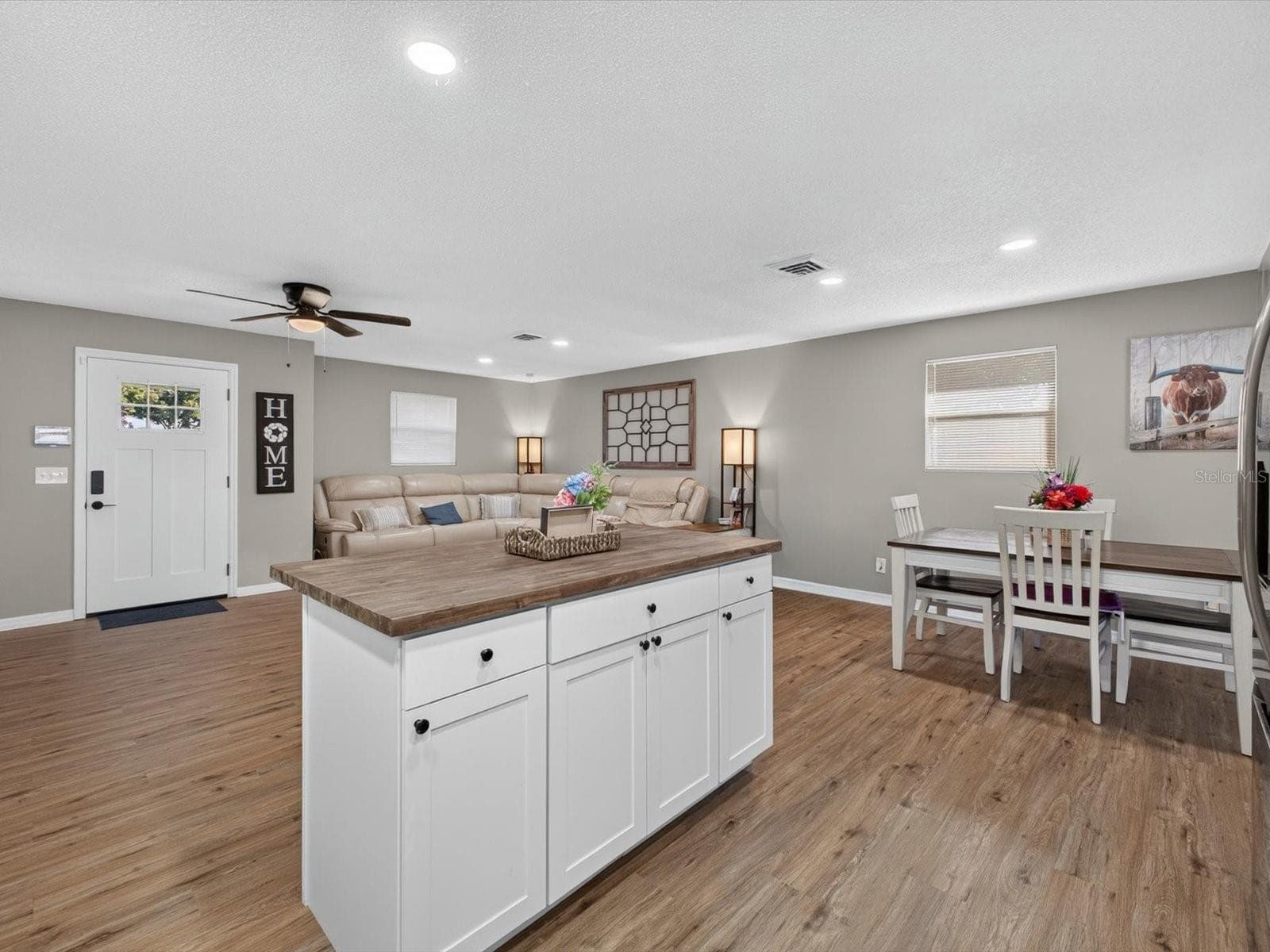 island in kitchen - 1380 EAGLE AVE E, EAGLE LAKE