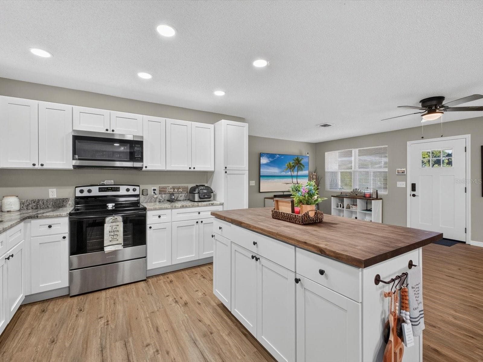 another kitchen shot - 1380 EAGLE AVE E, EAGLE LAKE