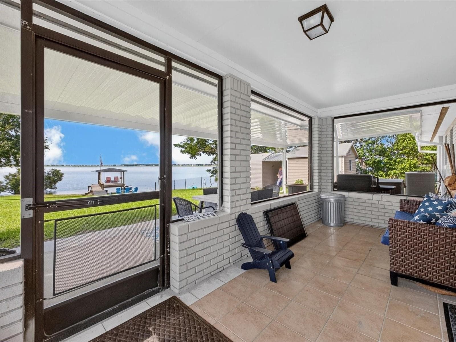 lanai - 1380 EAGLE AVE E, EAGLE LAKE