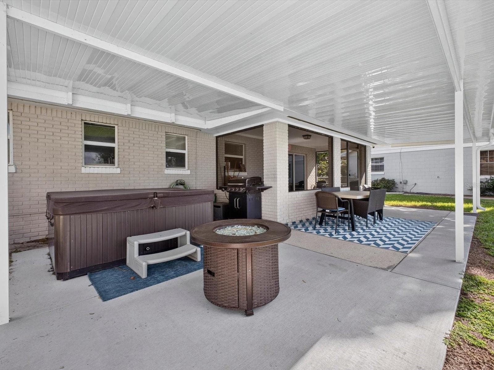 another lanai shot - 1380 EAGLE AVE E, EAGLE LAKE