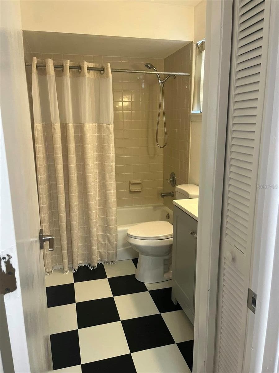 ADU 1 Bathroom - 11337 KNIGHTS GRIFFIN RD, THONOTOSASSA