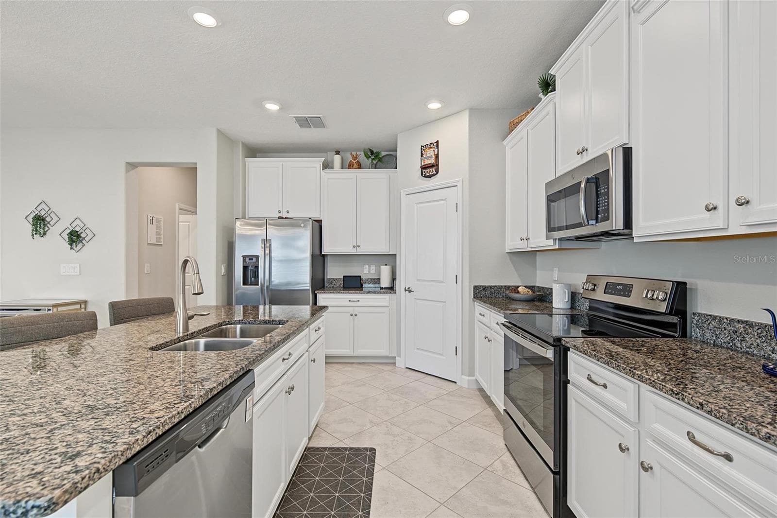 granite countertops & SS applliances - 31826 CABANA RYE AVE, SAN ANTONIO