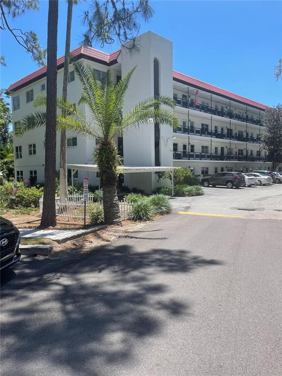 200 EL CAMINO DR #102